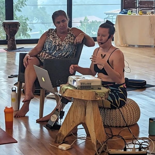 Guests at The Healing Sanctuary’s Tropical Retreat in Costa Rica participate in a Food Healing Science education session, exploring the impact of nutrition on health and wellness.